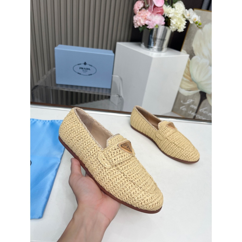 Pra*a leather shoes